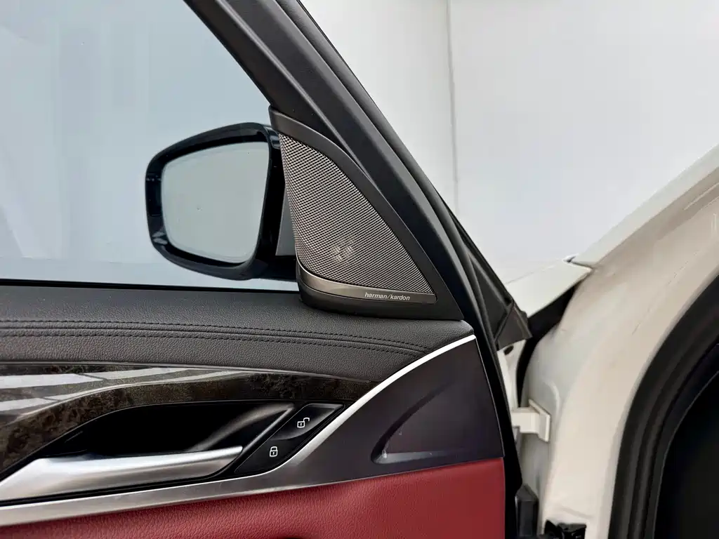 BMW 5 Series — миниатюра 9
