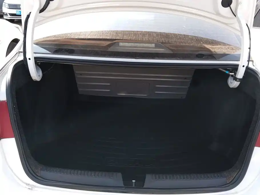 Volkswagen Santana — миниатюра 4
