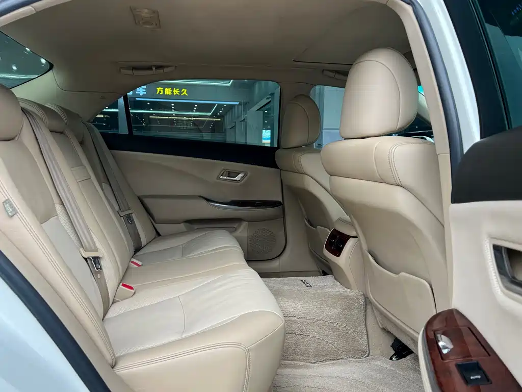 Toyota Crown — миниатюра 10