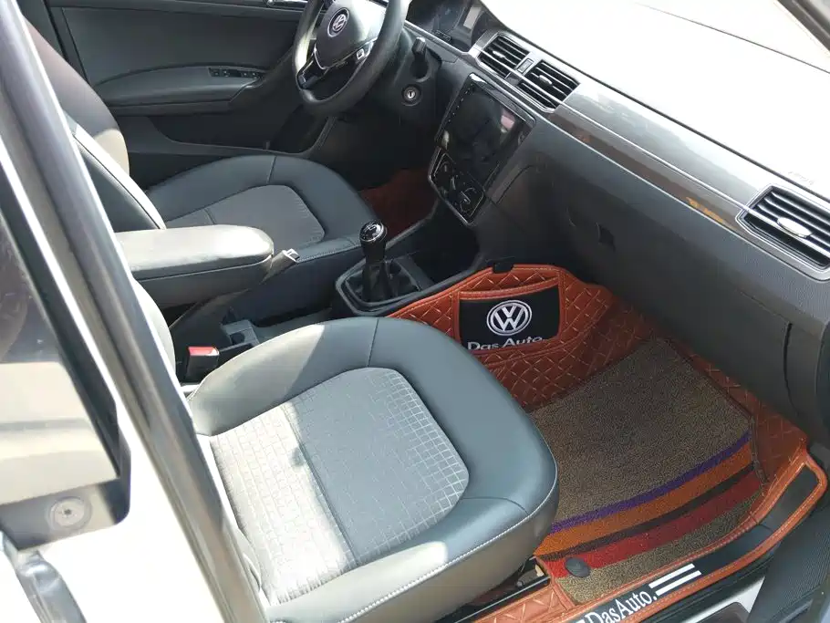 Volkswagen Santana — миниатюра 8
