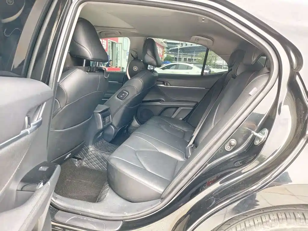 Toyota Camry — миниатюра 7