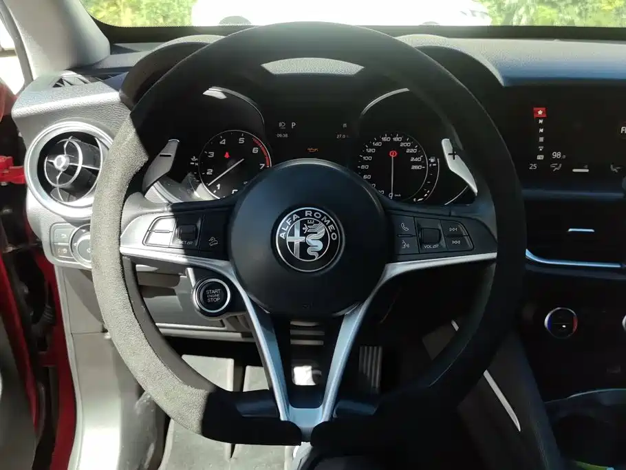 Alfa Romeo Stelvio — миниатюра 15