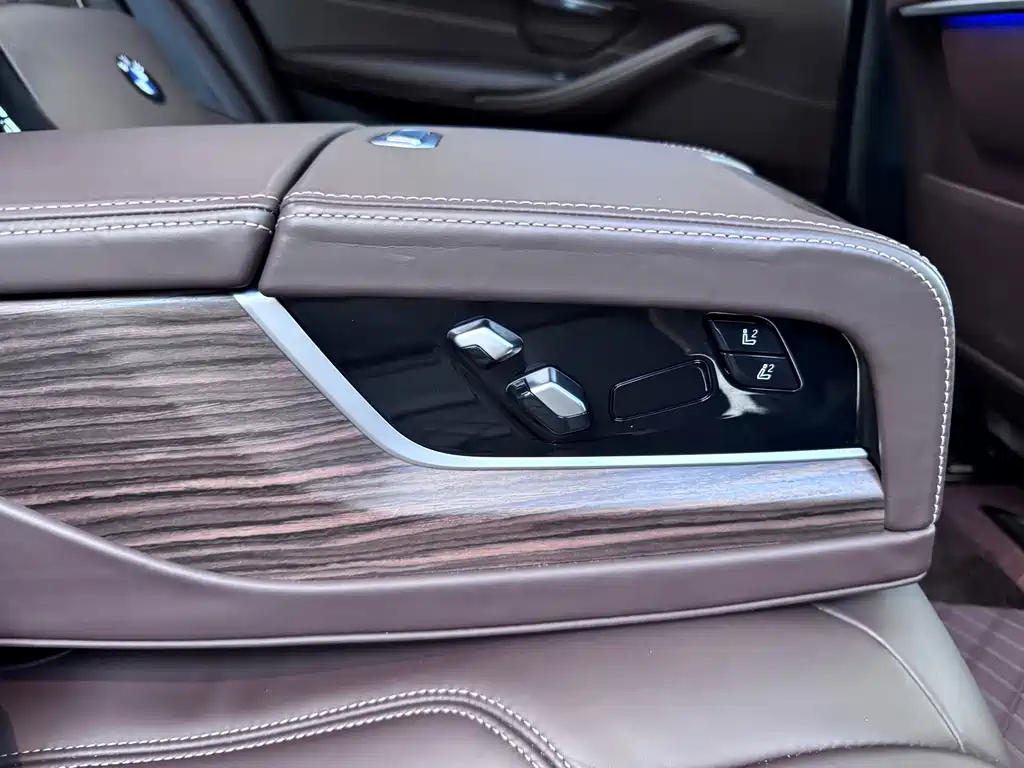 BMW 5 Series — миниатюра 17