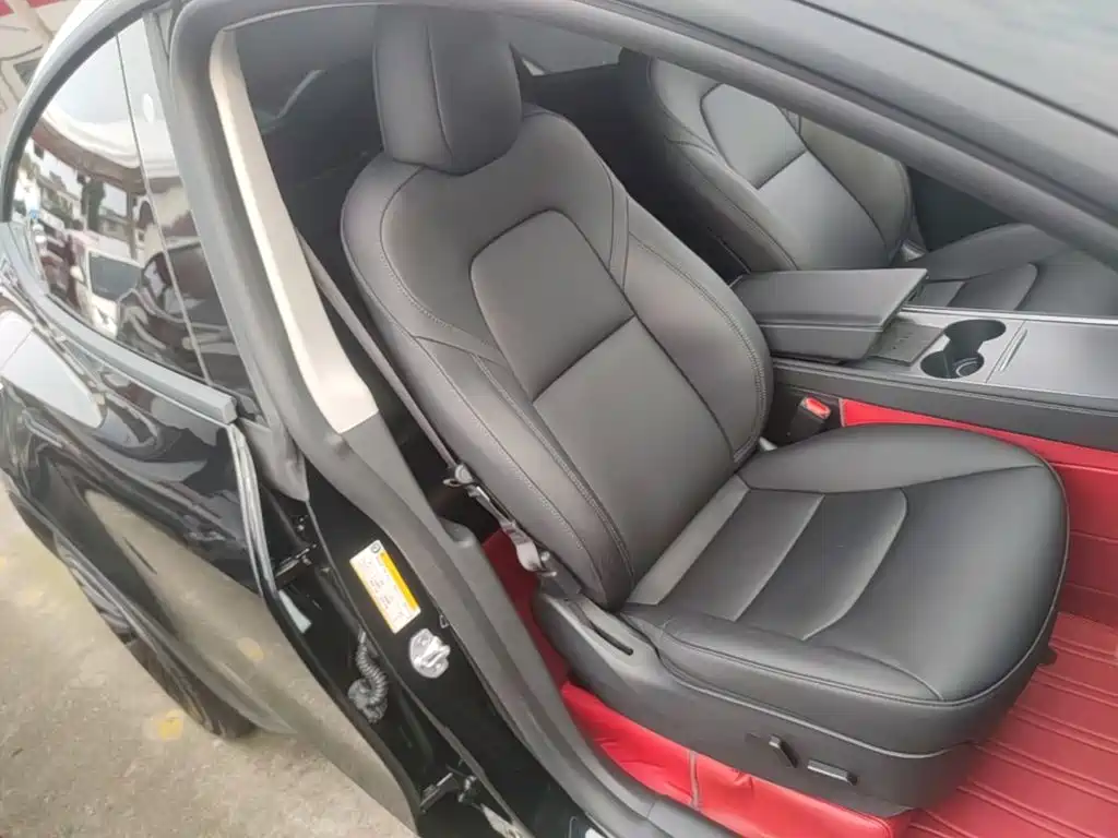 Tesla Model Y — миниатюра 25