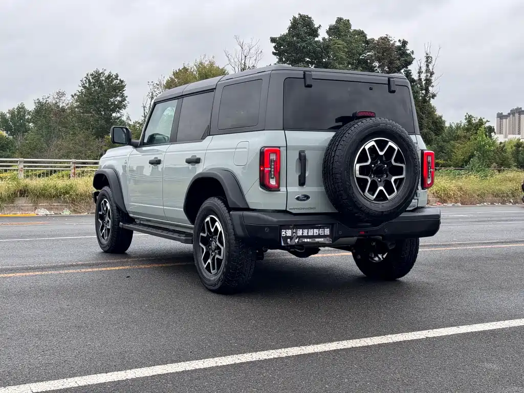 Ford Bronco — миниатюра 6