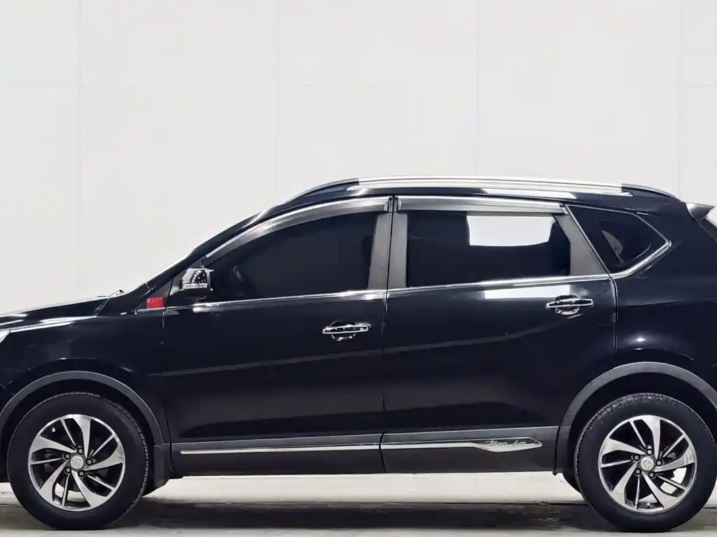 Baojun 560 2015 1.8L MT Luxury