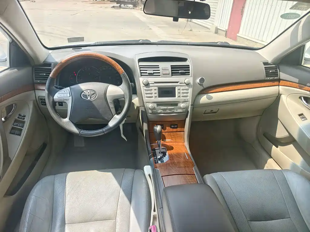 Toyota Camry — миниатюра 6