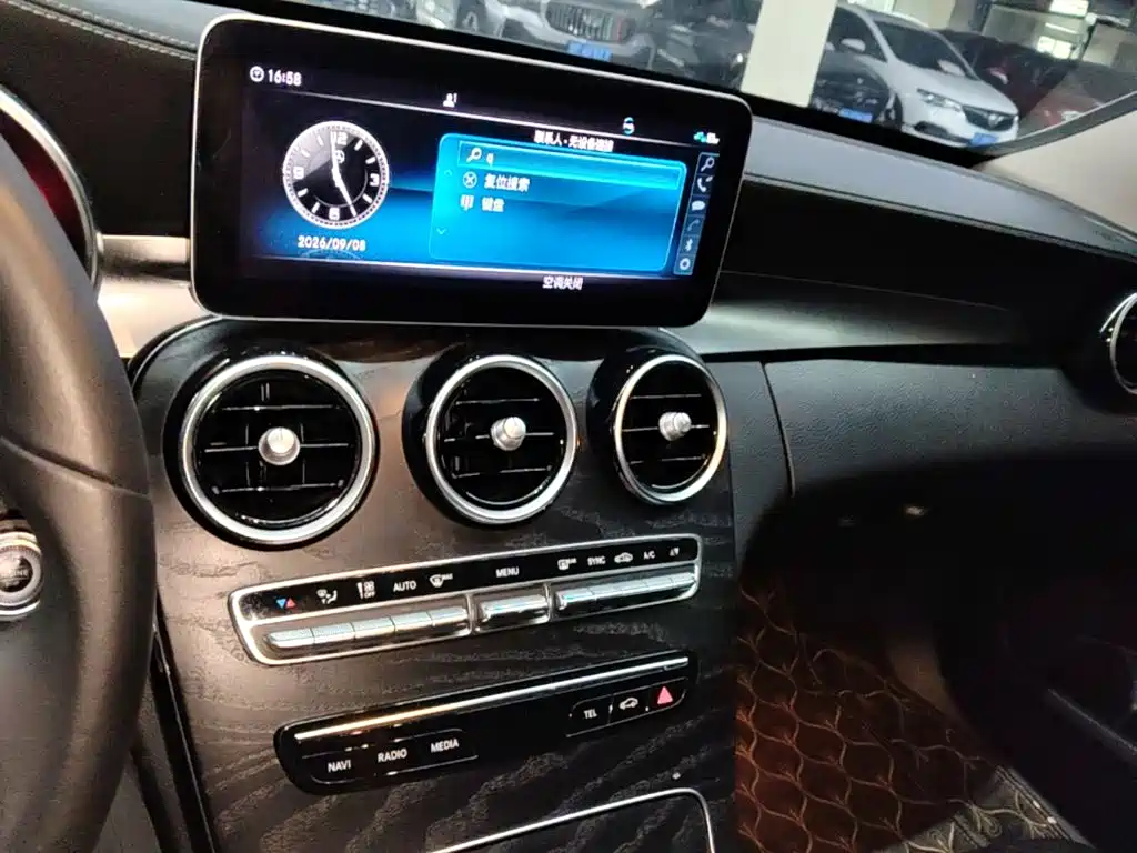Mercedes-Benz C-Class — миниатюра 13