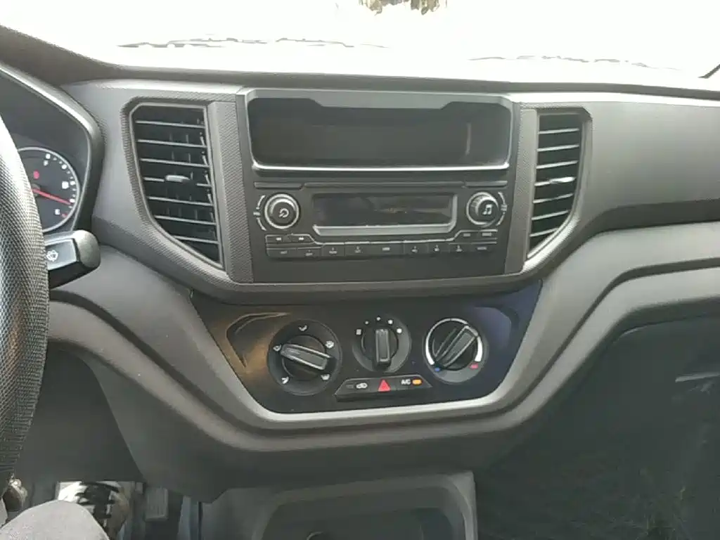 Wuling Hongguang V — миниатюра 13
