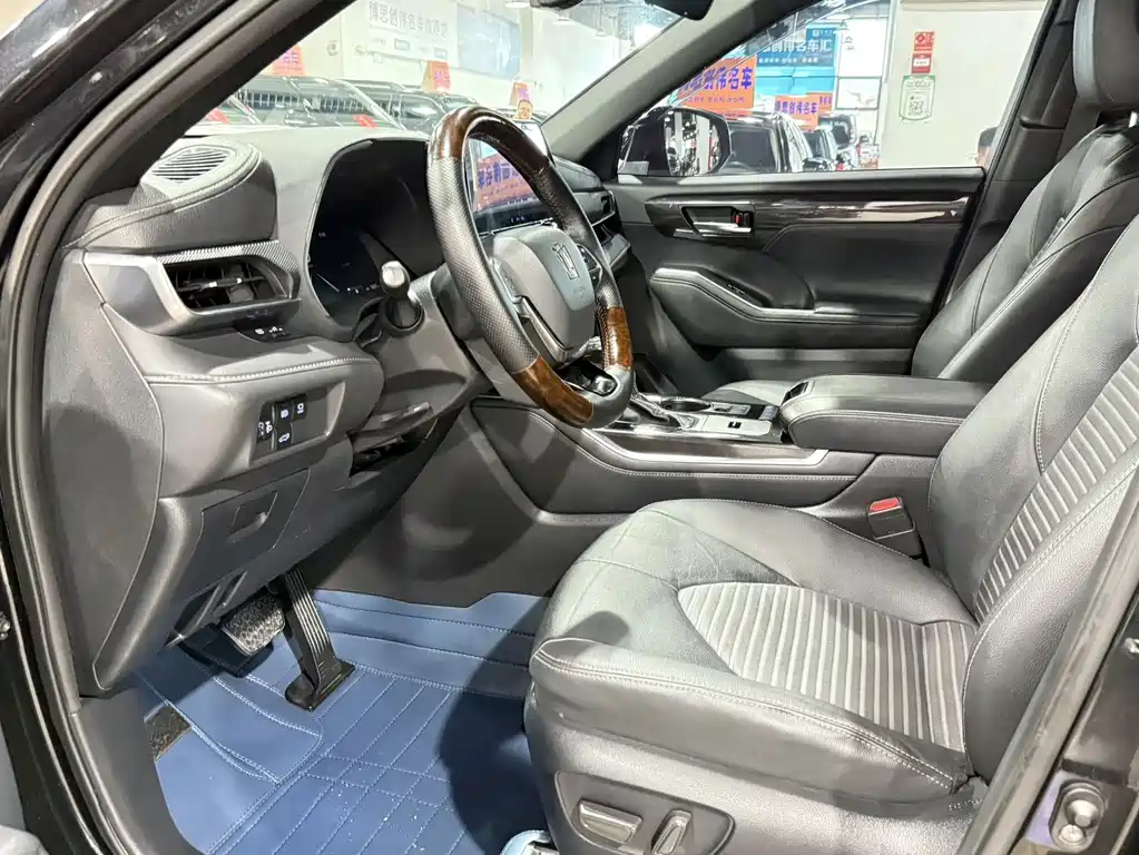 Toyota Crown Kluger — миниатюра 4