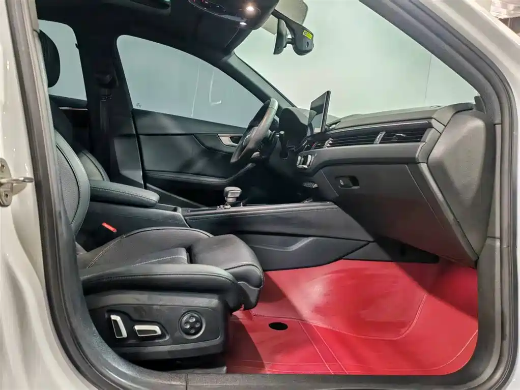 Audi A4L 2024 40 TFSI Luxury