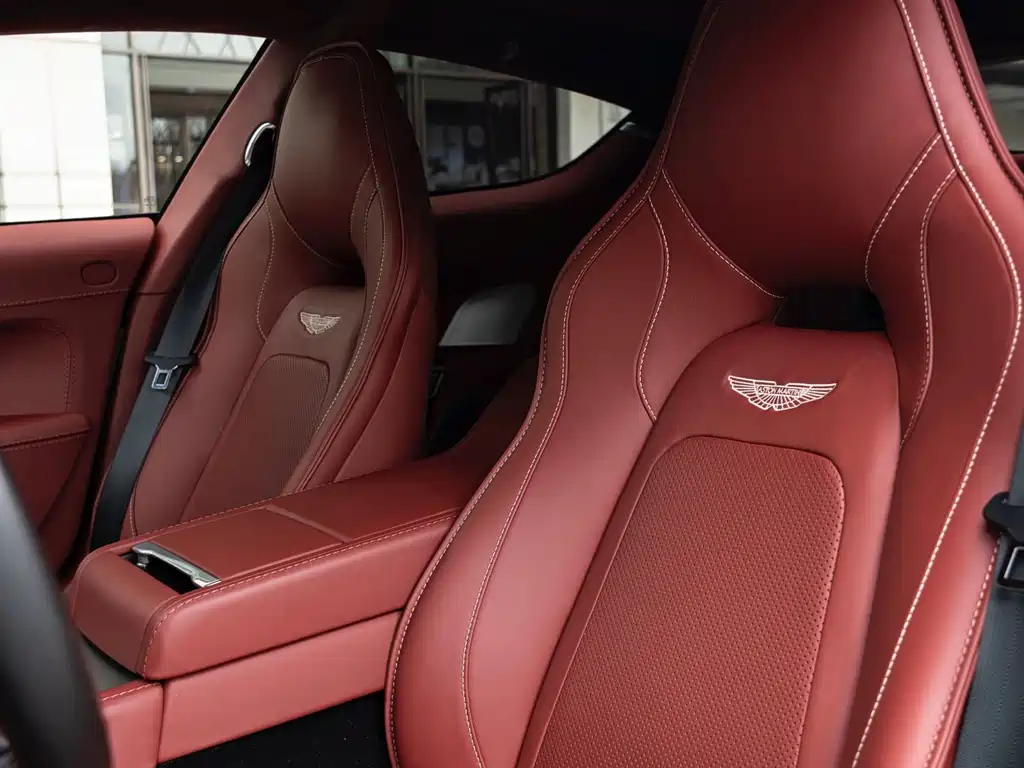 Aston Martin Rapide — миниатюра 10