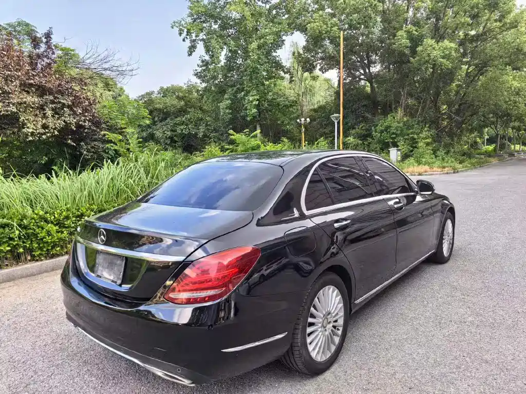 Mercedes-Benz C-Class — миниатюра 6