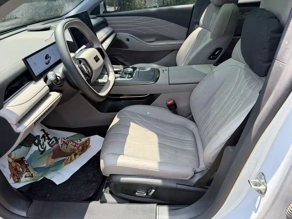 Geely Galaxy Galaxy 8 8 2025 130km EM-i Luxury