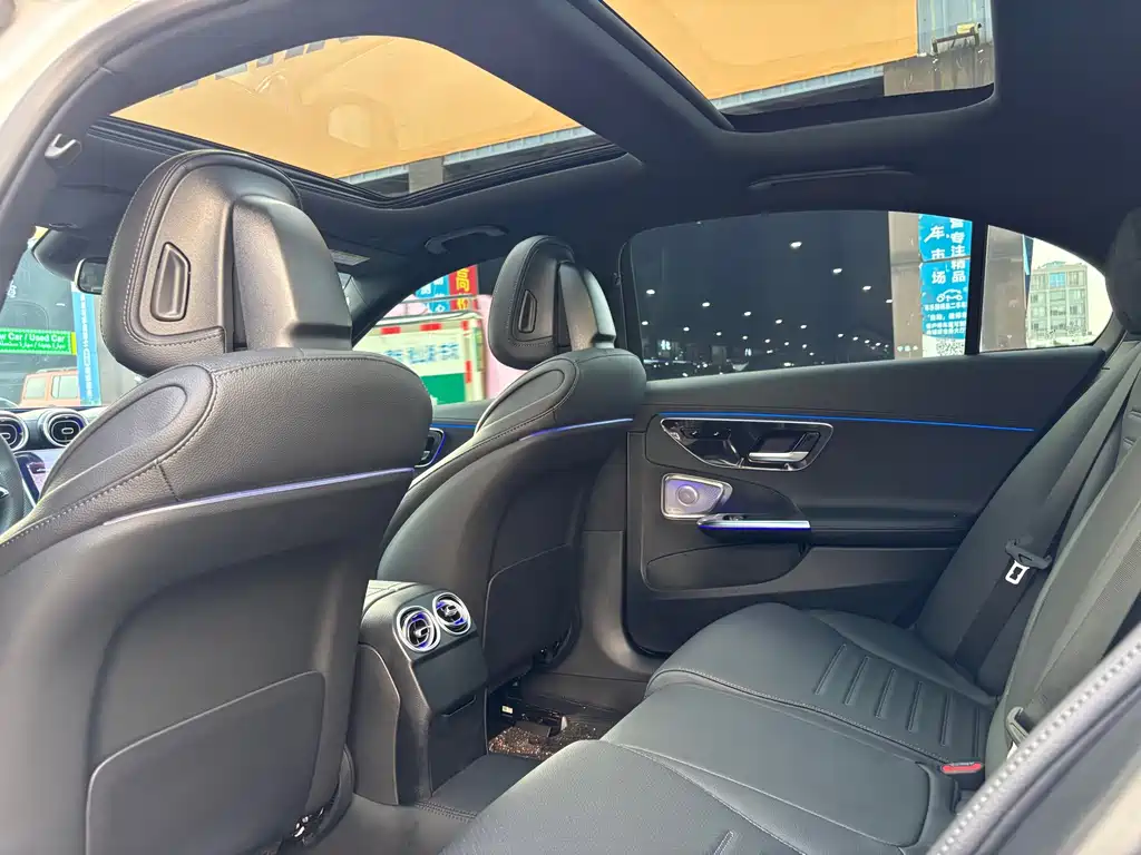 Mercedes-Benz C-Class — миниатюра 13