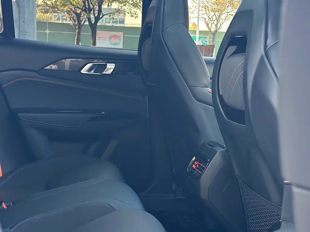 LYNK & CO. 02 HATCHBACK