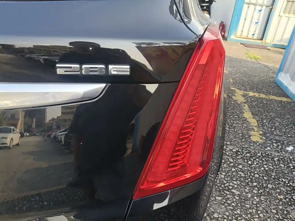 Cadillac XT5 — миниатюра 8
