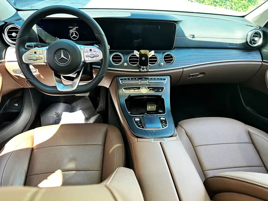 Mercedes-Benz E-Class — миниатюра 9