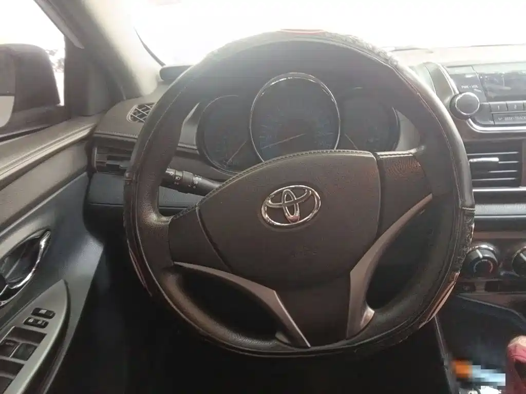 Toyota Yaris L — миниатюра 6