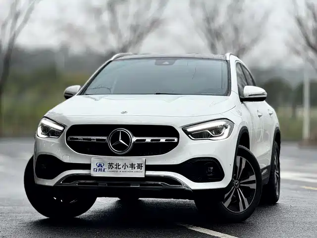 MERCEDES-BENZ GLA