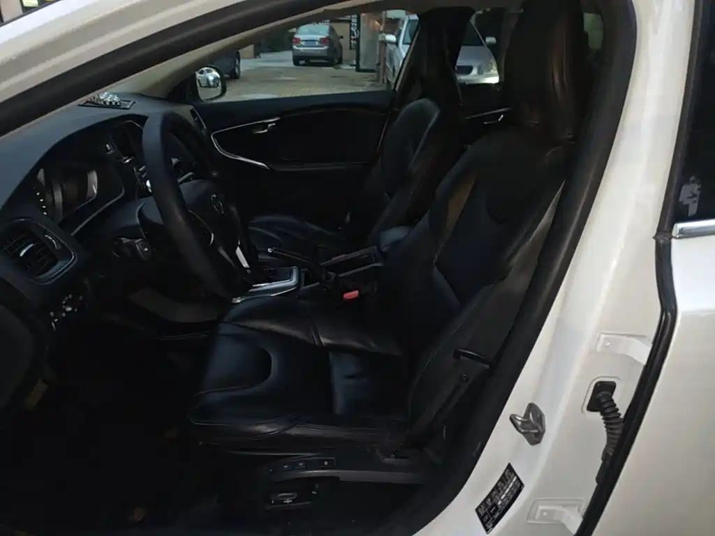 Volvo V40 — миниатюра 15