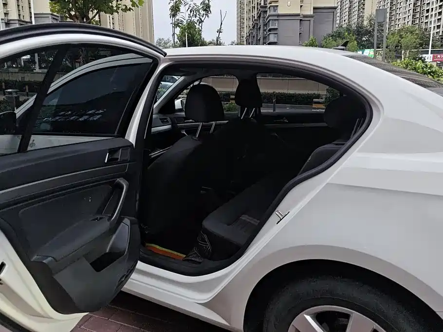 Volkswagen Lavida — миниатюра 11