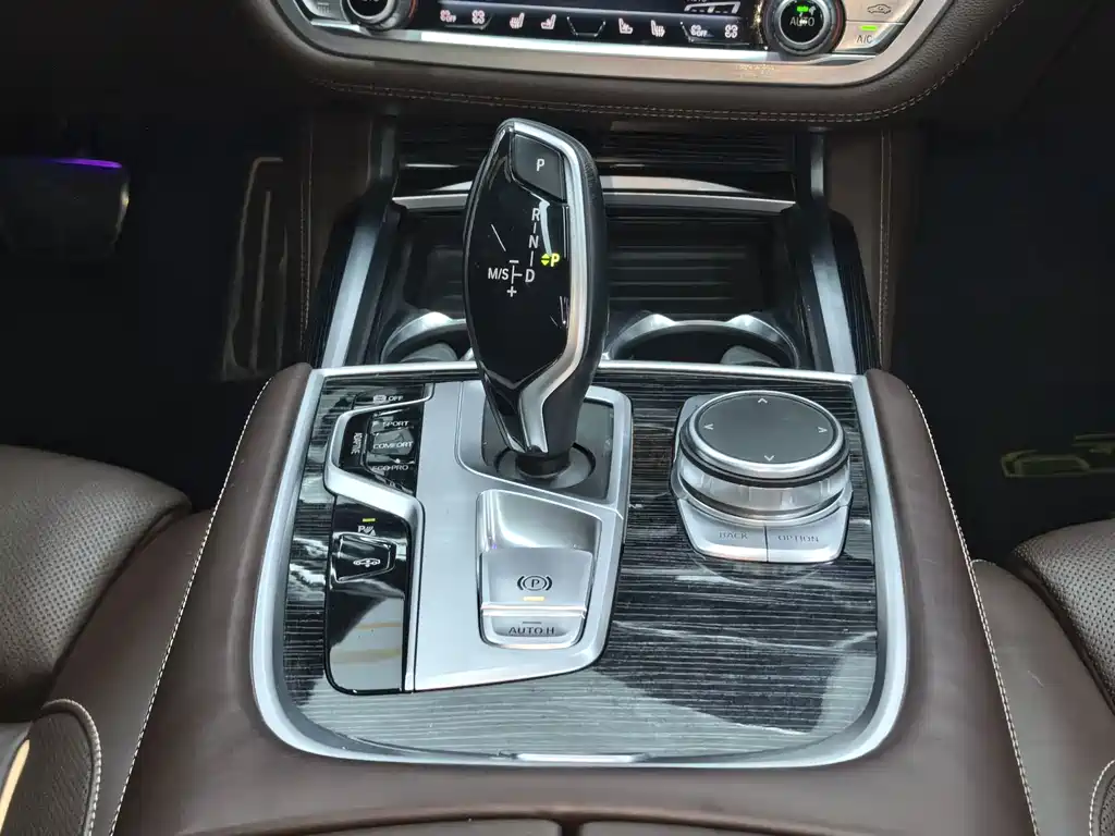 BMW 7 Series — миниатюра 25