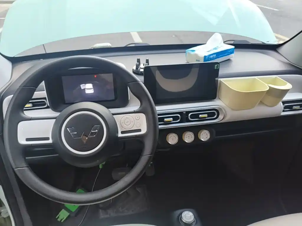 Wuling MINIEV — миниатюра 10