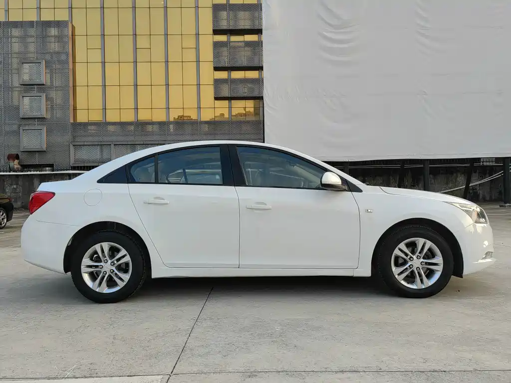 Chevrolet Cruze — миниатюра 11