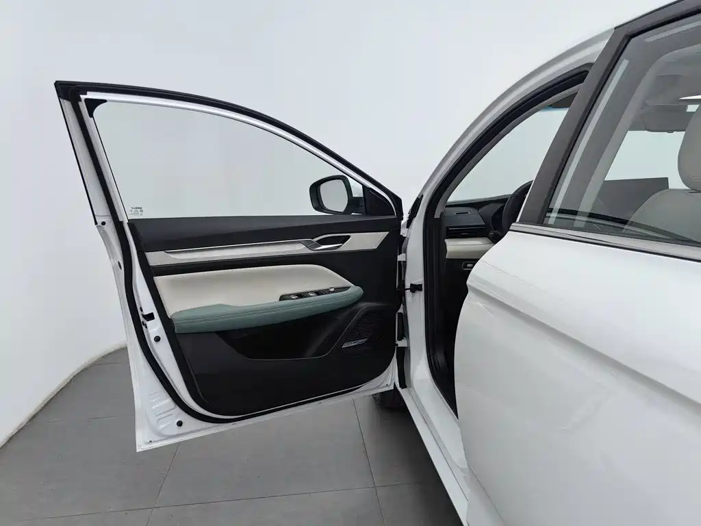 Geely L HiP — миниатюра 8