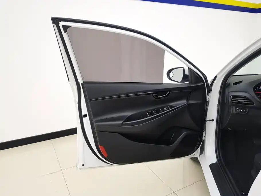Hyundai Elantra — миниатюра 7