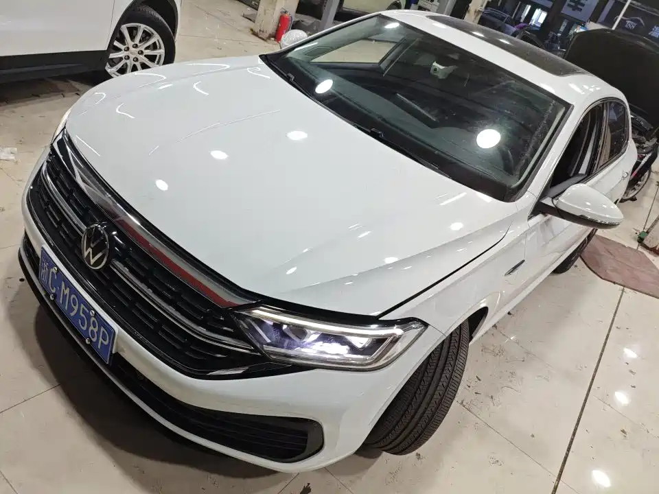 Купить Volkswagen Sagitar