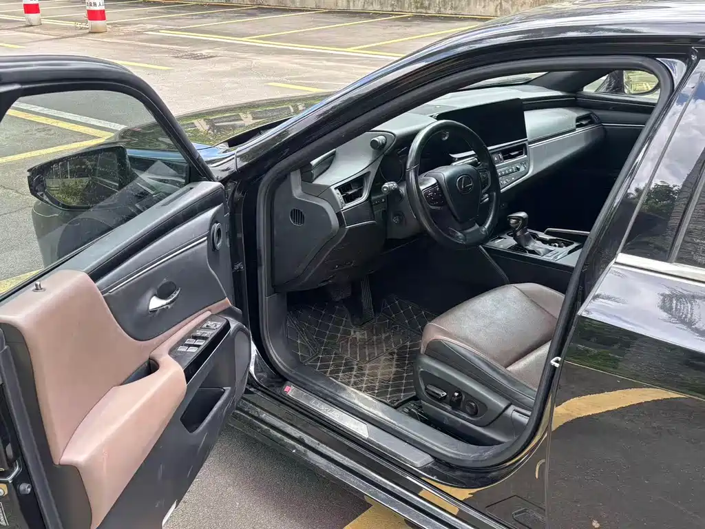 Lexus ES 2022 260