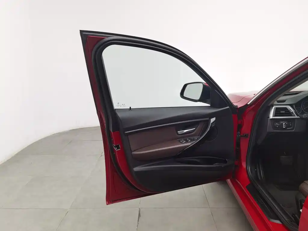 BMW 3 Series — миниатюра 8