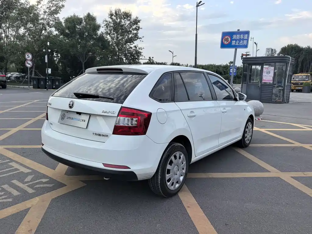 Skoda Rapid Spaceback — миниатюра 4