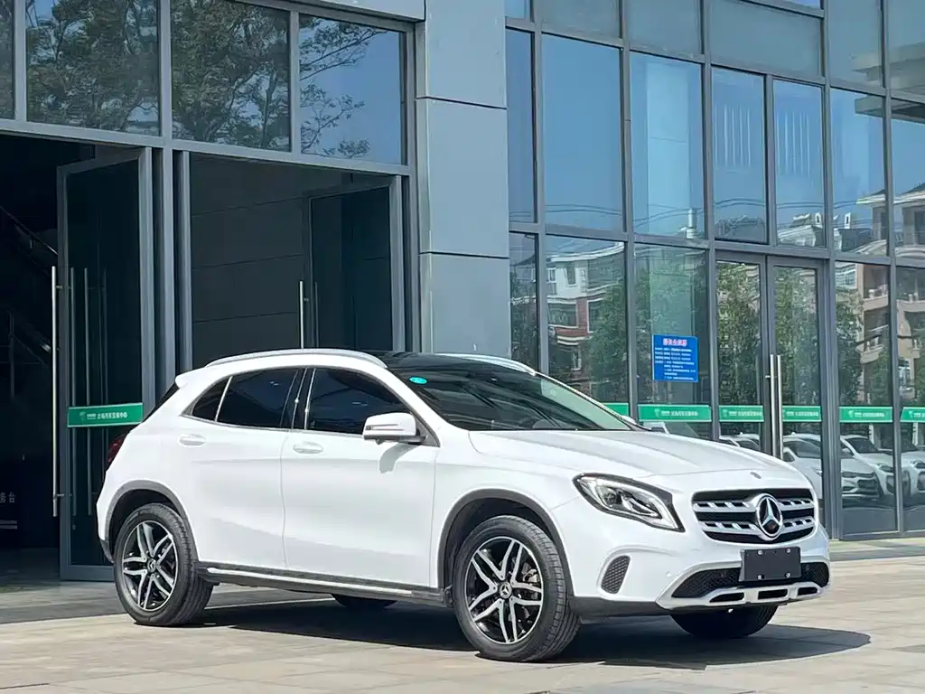 MERCEDES-BENZ  GLA