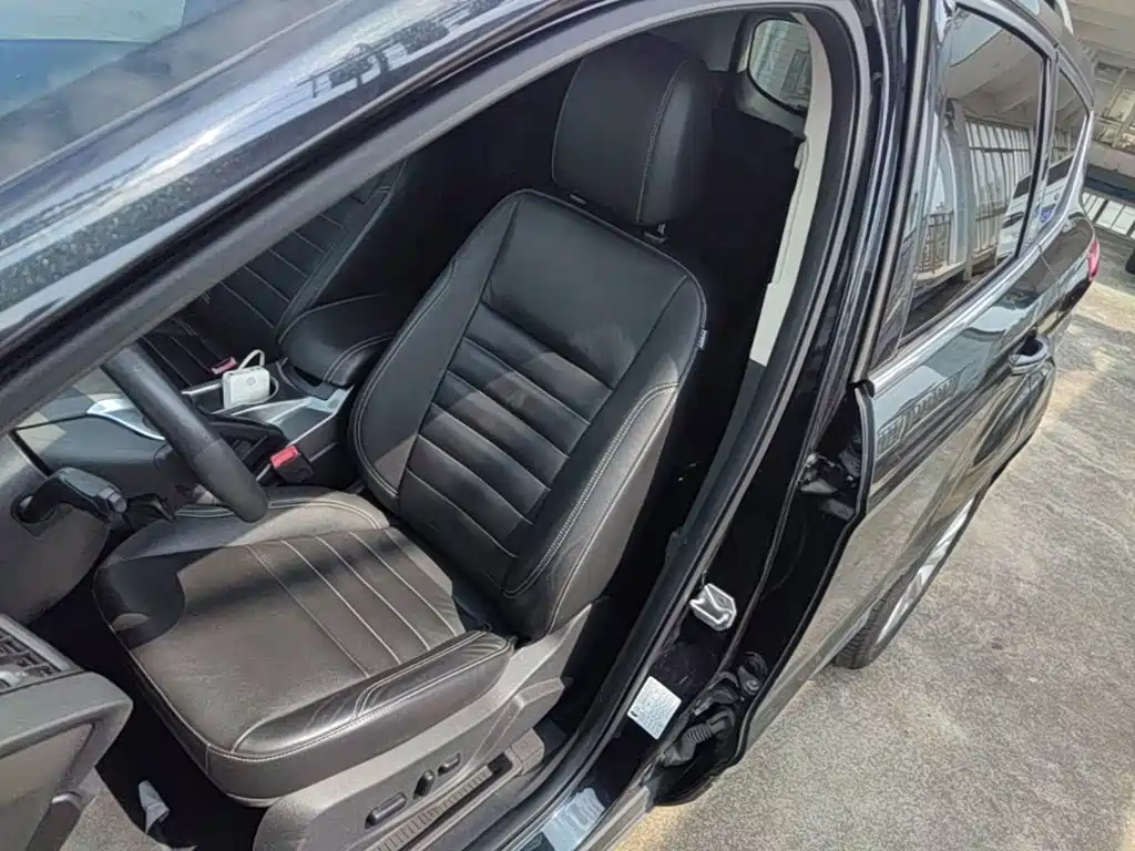Ford Kuga — миниатюра 11