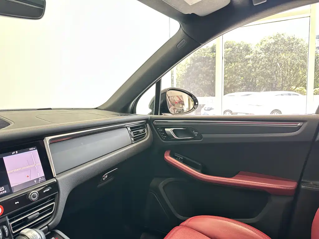 Porsche Macan — миниатюра 12