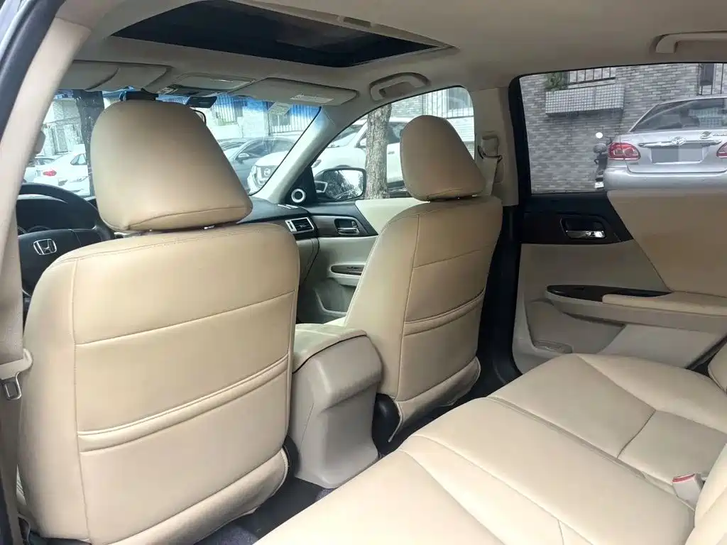 Honda Accord — миниатюра 6