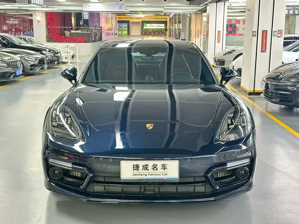 PORSCHE PANAMERA
