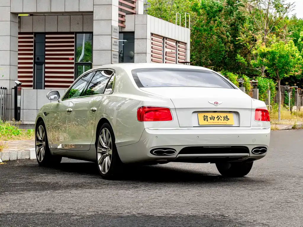Bentley Flying Spur — миниатюра 3
