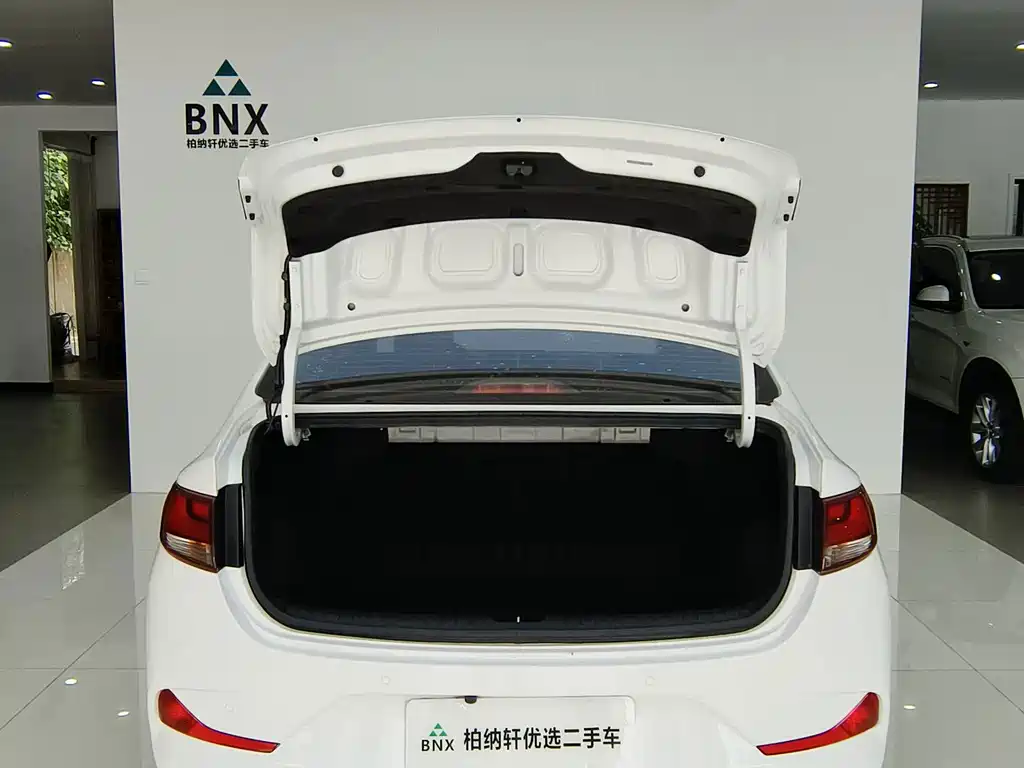 Hyundai Elantra — миниатюра 25