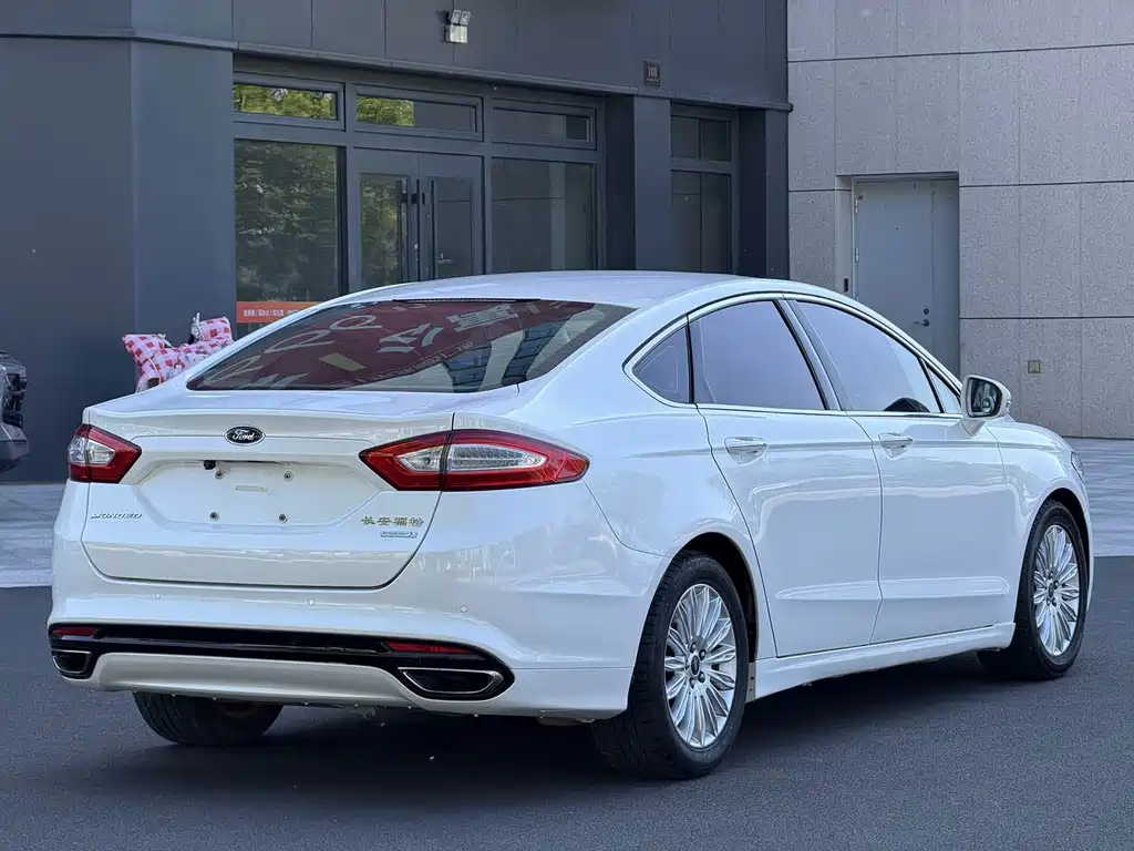 Ford Mondeo — миниатюра 6