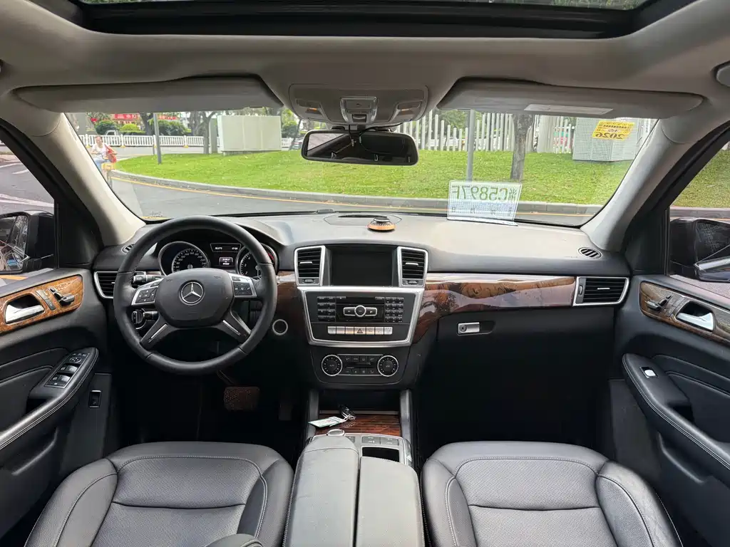 Mercedes-Benz M-Class — миниатюра 7