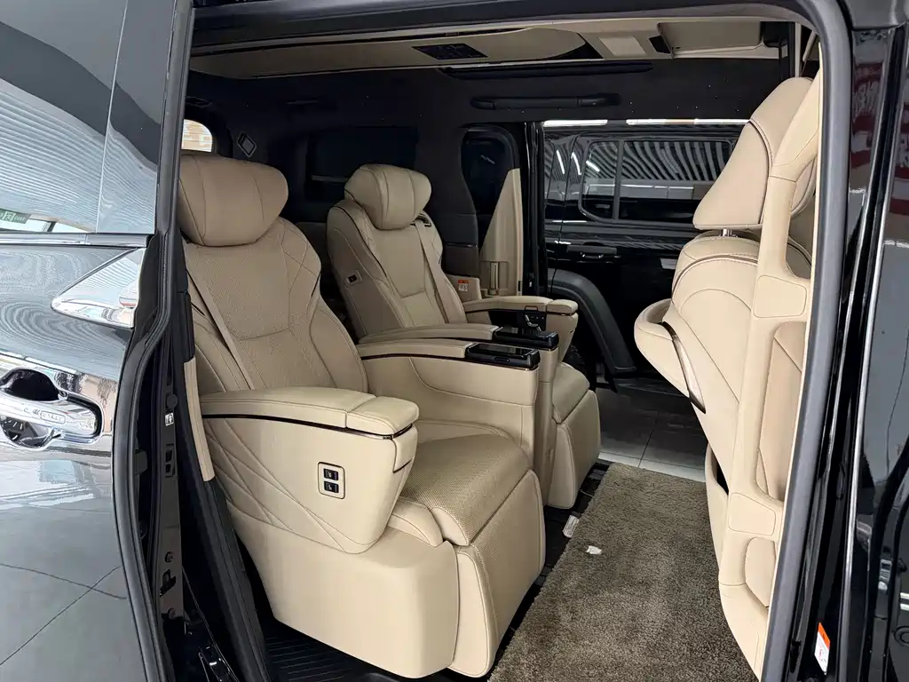 Toyota Vellfire — миниатюра 11