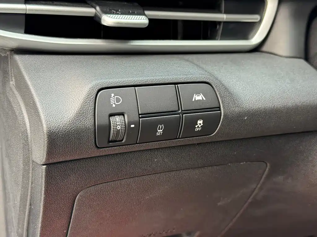 Hyundai Elantra — миниатюра 17