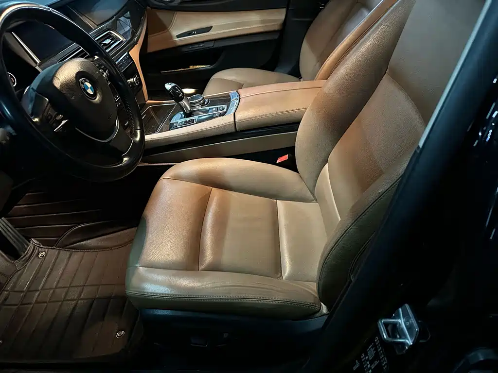 BMW 7 Series — миниатюра 12