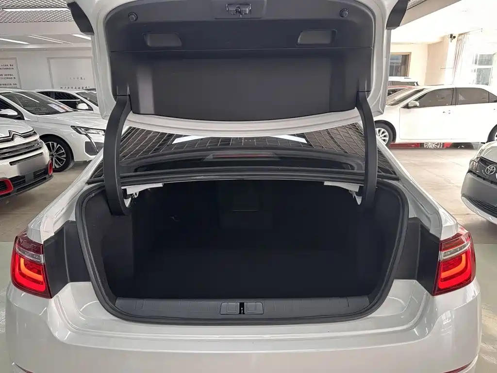Citroen C6 — миниатюра 10