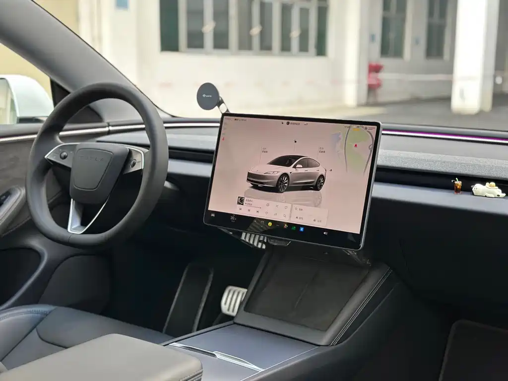 Tesla Model 3 — миниатюра 17