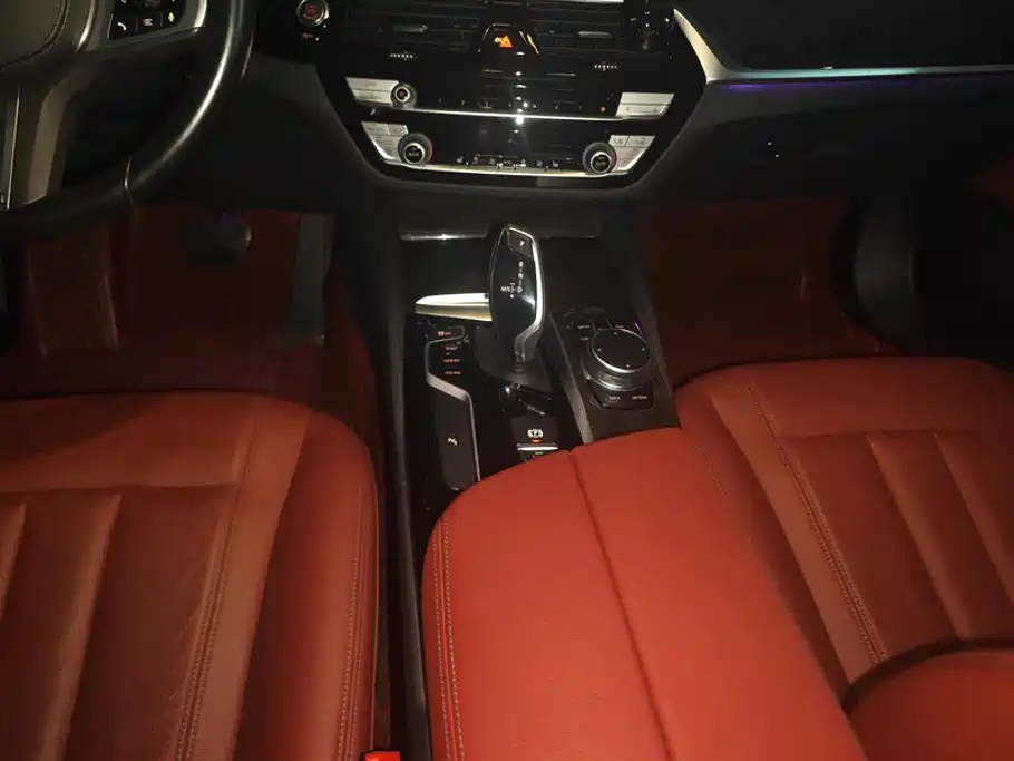 BMW 5 Series — миниатюра 16